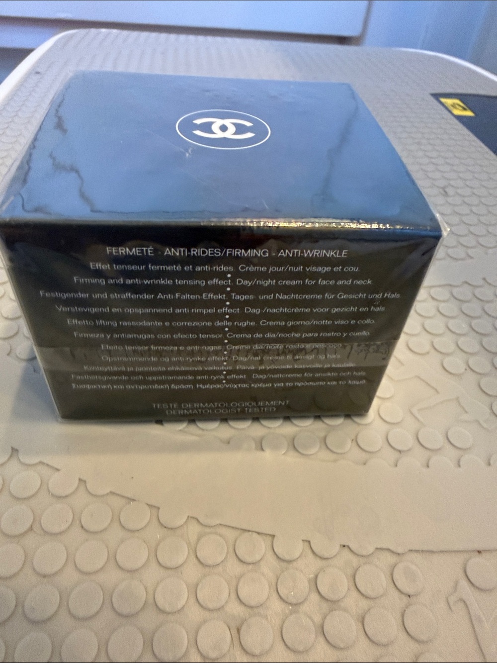 CHANEL Le Lift Firming Anti-Wrinkle Crème — Black with Pink Accent - Picture 7 of 7